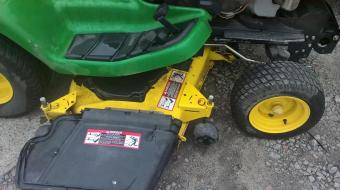 Газонокосарка John Deere X300 foto 8
